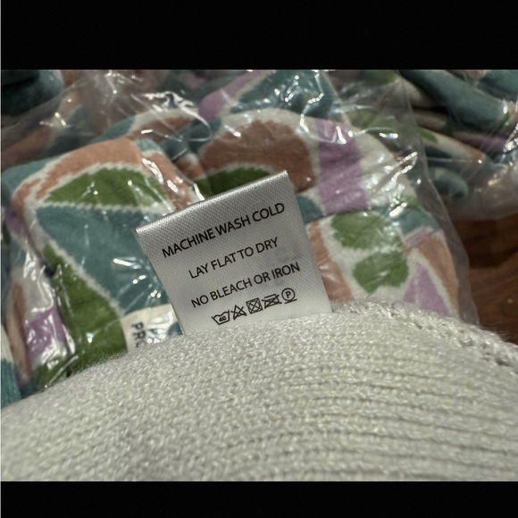 Free People x Parks Project Zion Narrows Intarsia Beanie - Picture 5 of 11